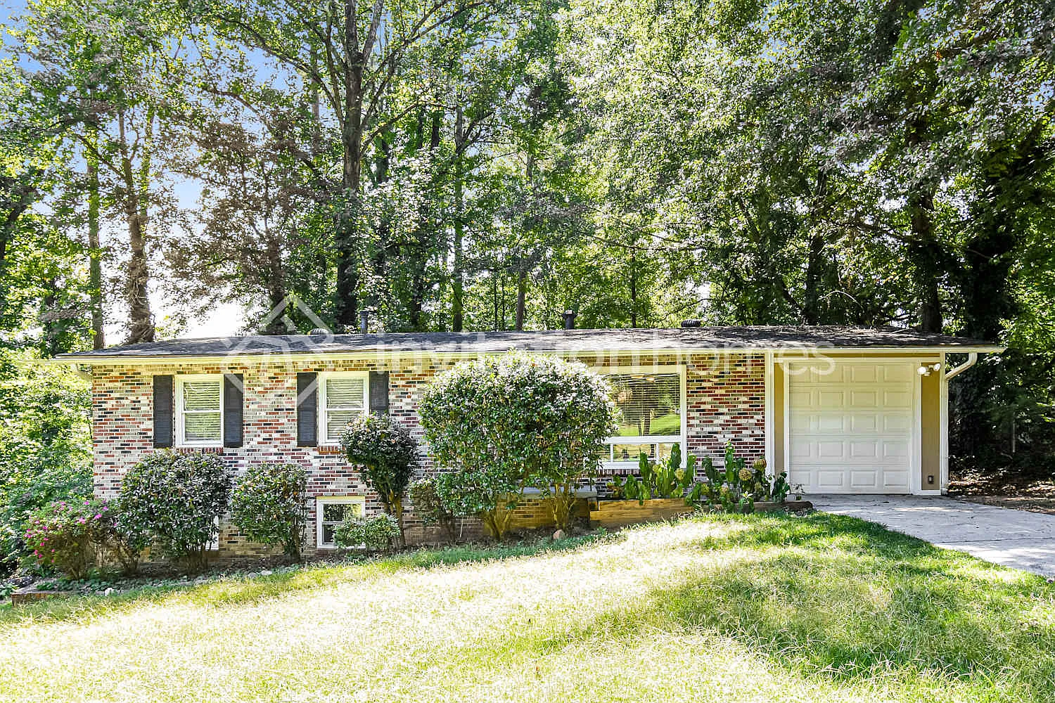 1627 Wildwood Rd Marietta, GA 30062 — Photo 1