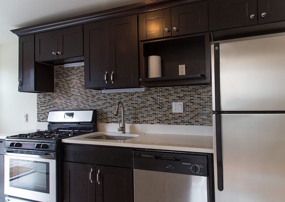 1st image of 590 Lafayette Ave #1
