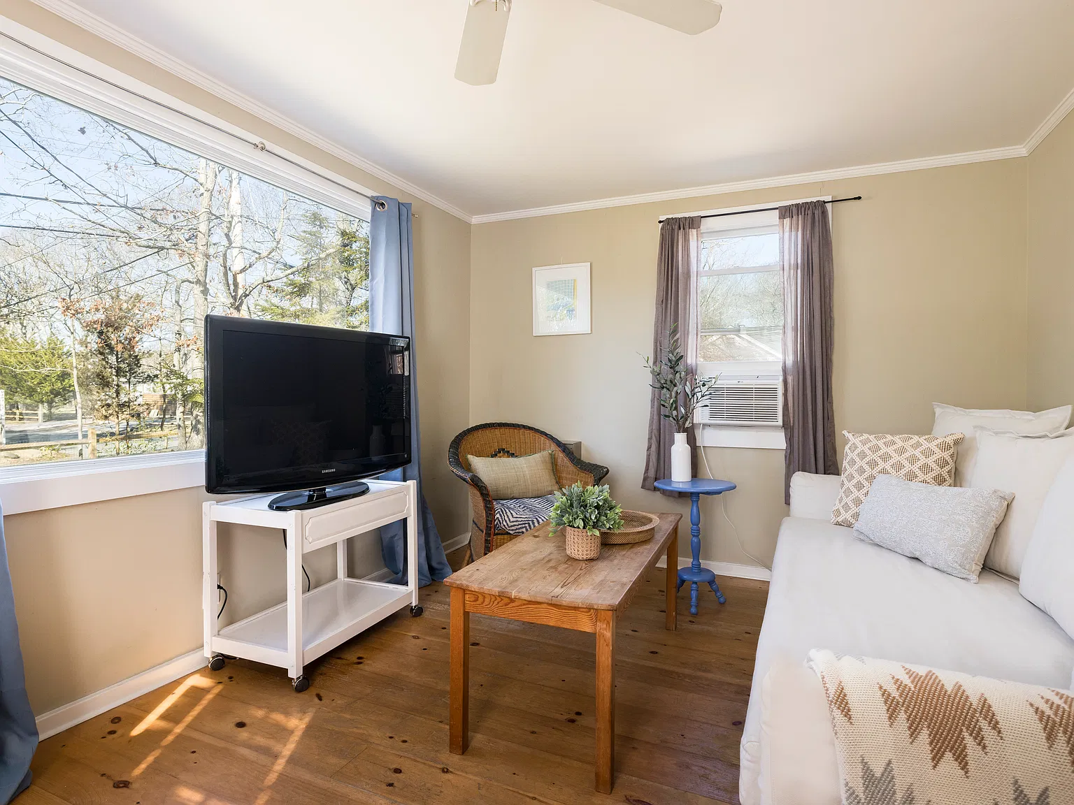 Charming Cottage Moments from Maidstone Bay Beach — Photo 2
