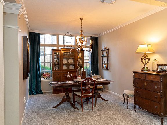 5th image of 7815 Park Hollow Ct
