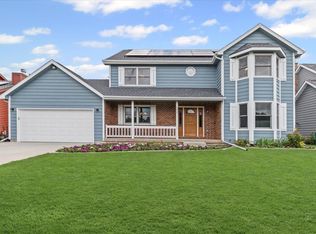 303 Mainsail Dr, Grayslake, IL 60030