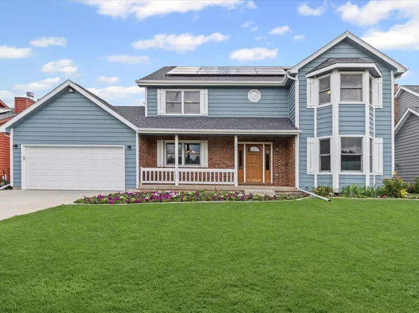 303 Mainsail Dr, Grayslake, IL 60030