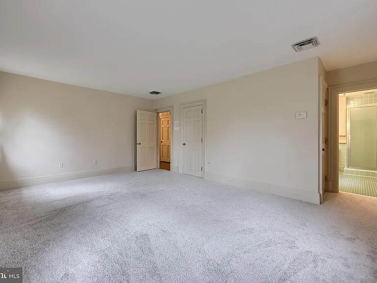 226 E Caracas Ave — Photo 39