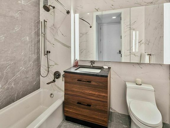 4th image of 515 W 36th St APT 21G