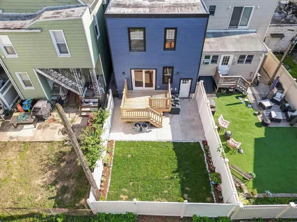 133 West 4th Street image 4 of 14