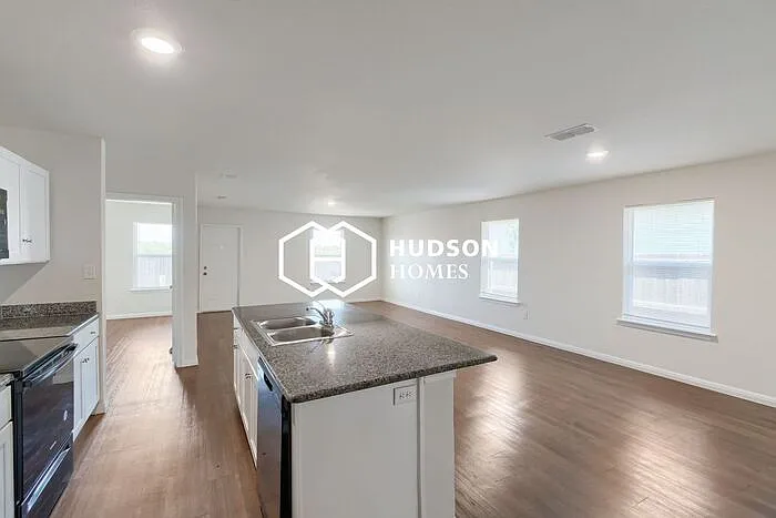 7610 Florence Dr — Photo 6
