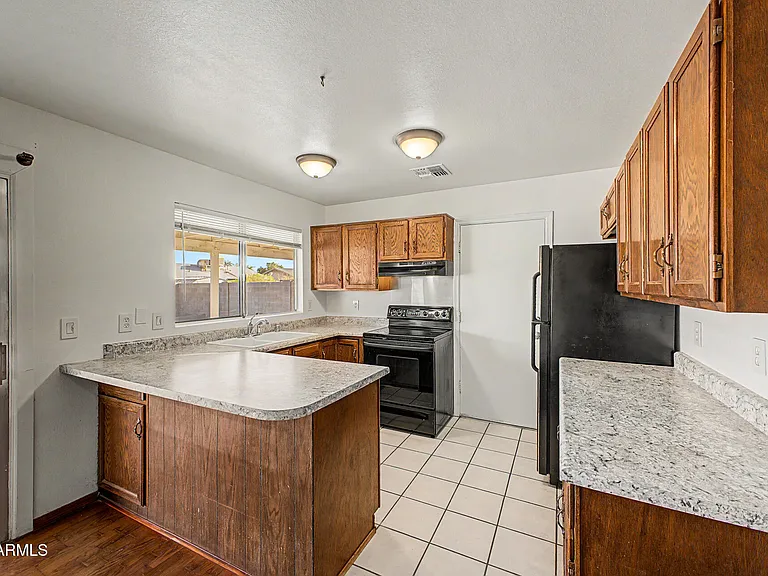 1455 W Mohawk Ln — Photo 7