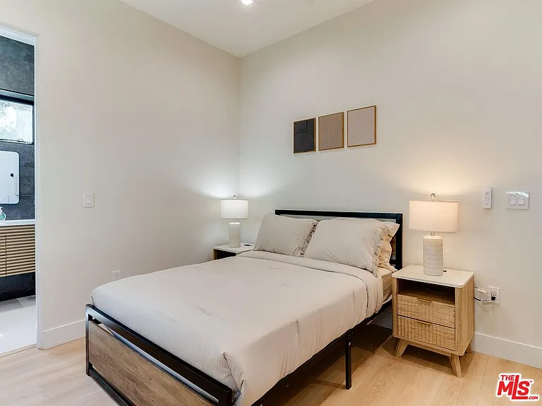 5929 Hesperia Ave — Photo 31