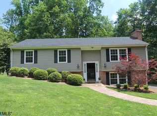 1061 Milton Dr, Keswick, VA 22947
