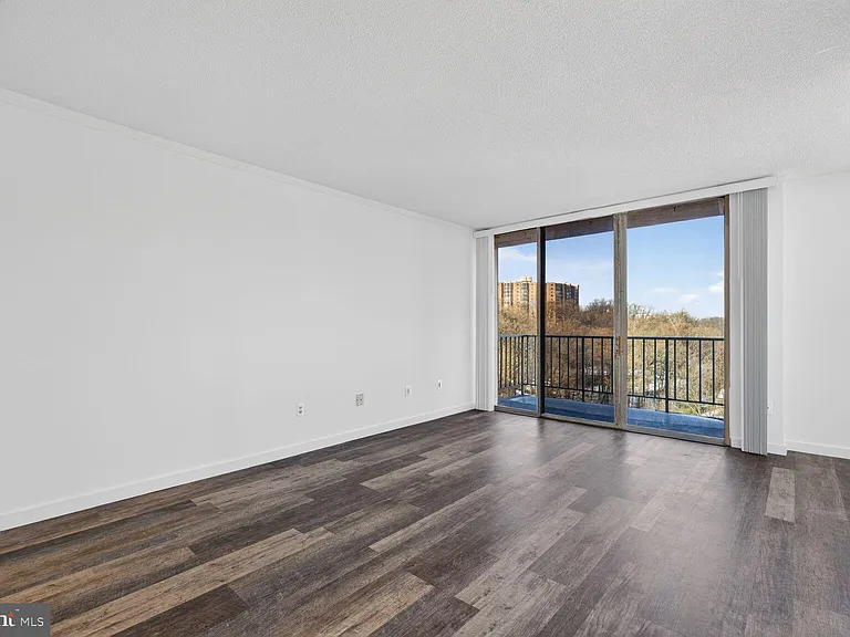 2059 Huntington Ave #1602 — Photo 9