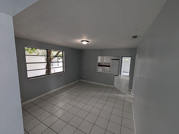 4th image of 1316 E Holmes Ave