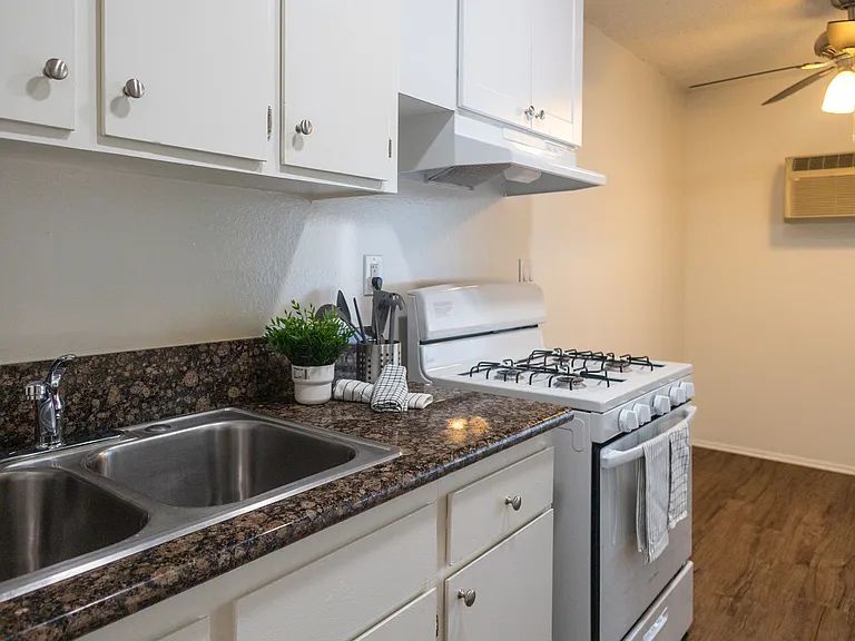 9081 Pacific Ave — Photo 12