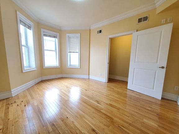 4th image of 377 Baldwin Ave APT 1B