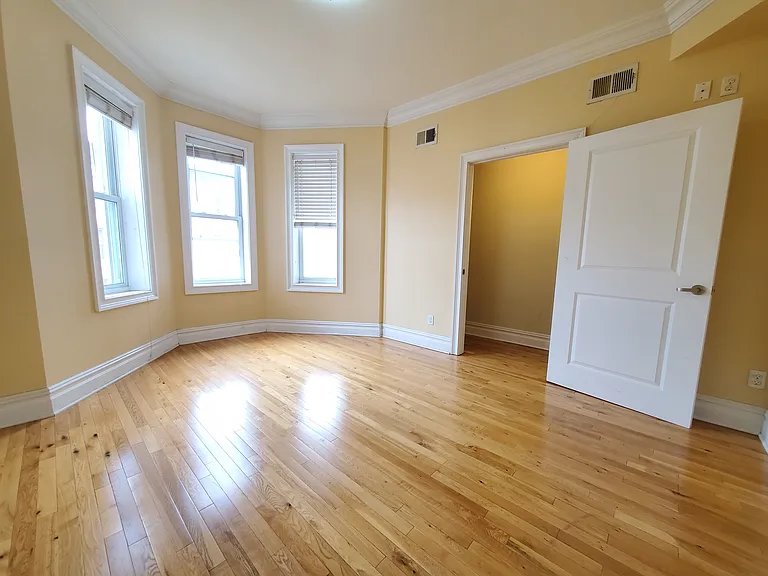 377 Baldwin Ave #2B — Photo 4