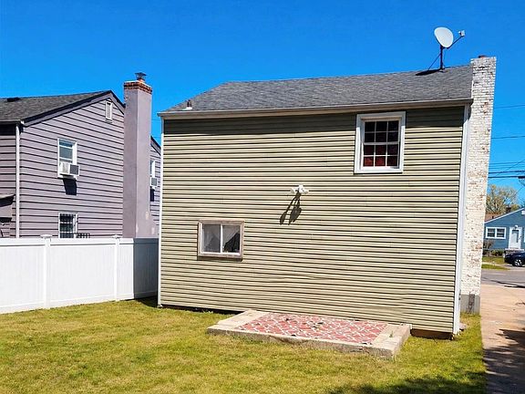 4th image of 165 President Street