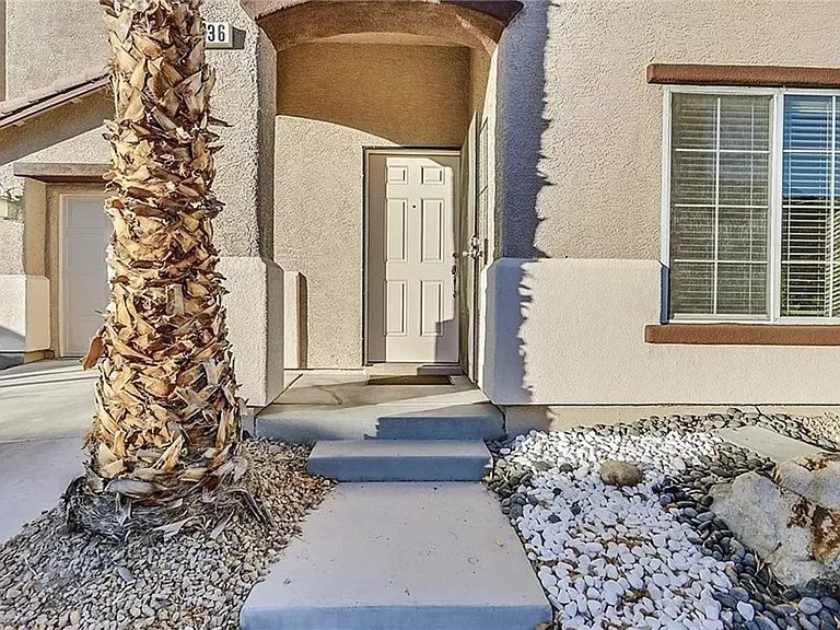 4836 Golden Shimmer Ave — Photo 2