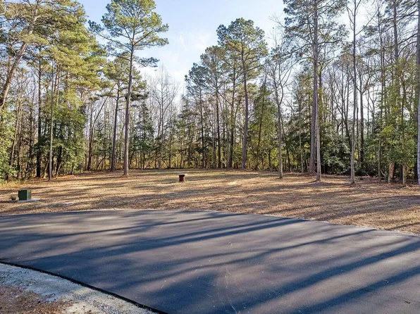 306 Lakewood Rd #7C, Four Oaks, NC 27524