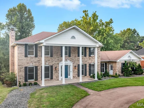 12817 Pointe Dr, Saint Louis, MO 63127