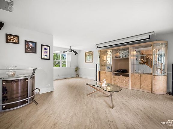 5th image of 1837 Grosse Pointe Cir
