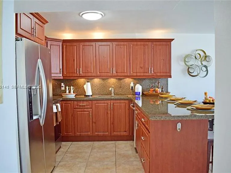 401 Ocean Dr #924 — Photo 4