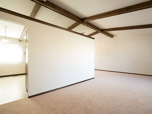 Wall btwn kitchen and living