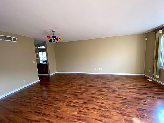 4th image of 9124 Dominion Cir