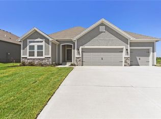 11420 N Auburndale Cir, Kansas City, MO 64156