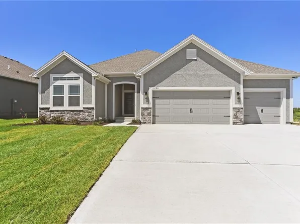 11448 N Auburndale Cir, Kansas City, MO 64157