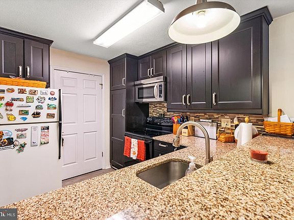 5th image of 601 Thames Way APT D