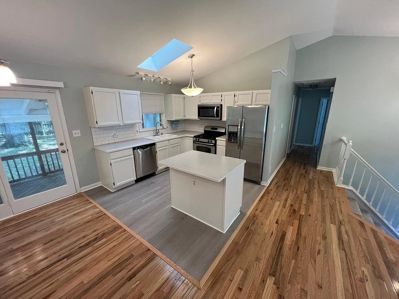 5 bed, 2081 sqft, $2,850 — Photo 3