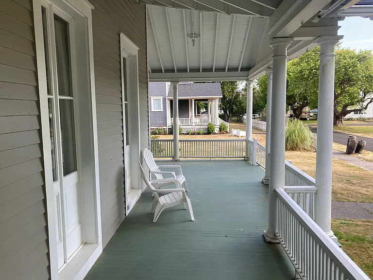 561 Russell Dr — Photo 29