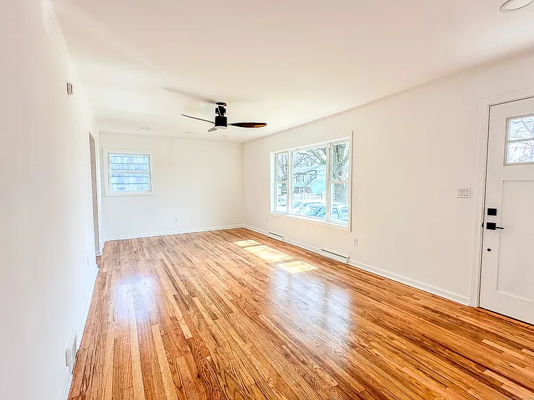 52 Dewey St — Photo 2