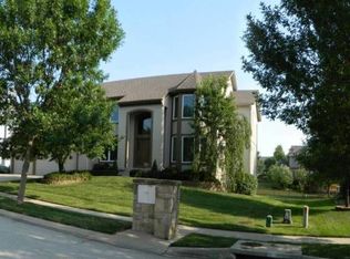 2416 SW Winterview Ct, Lees Summit, MO 64081