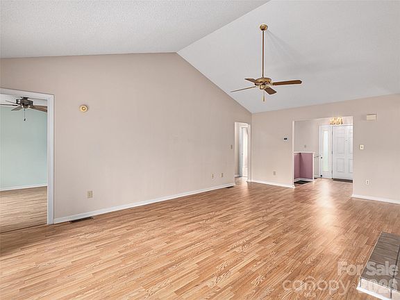 5th image of 20 Cedarcliff Cir