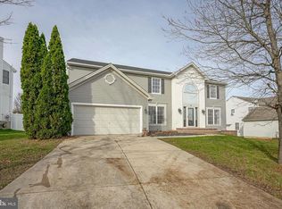 6 Flagstone Dr, Sicklerville, NJ 08081