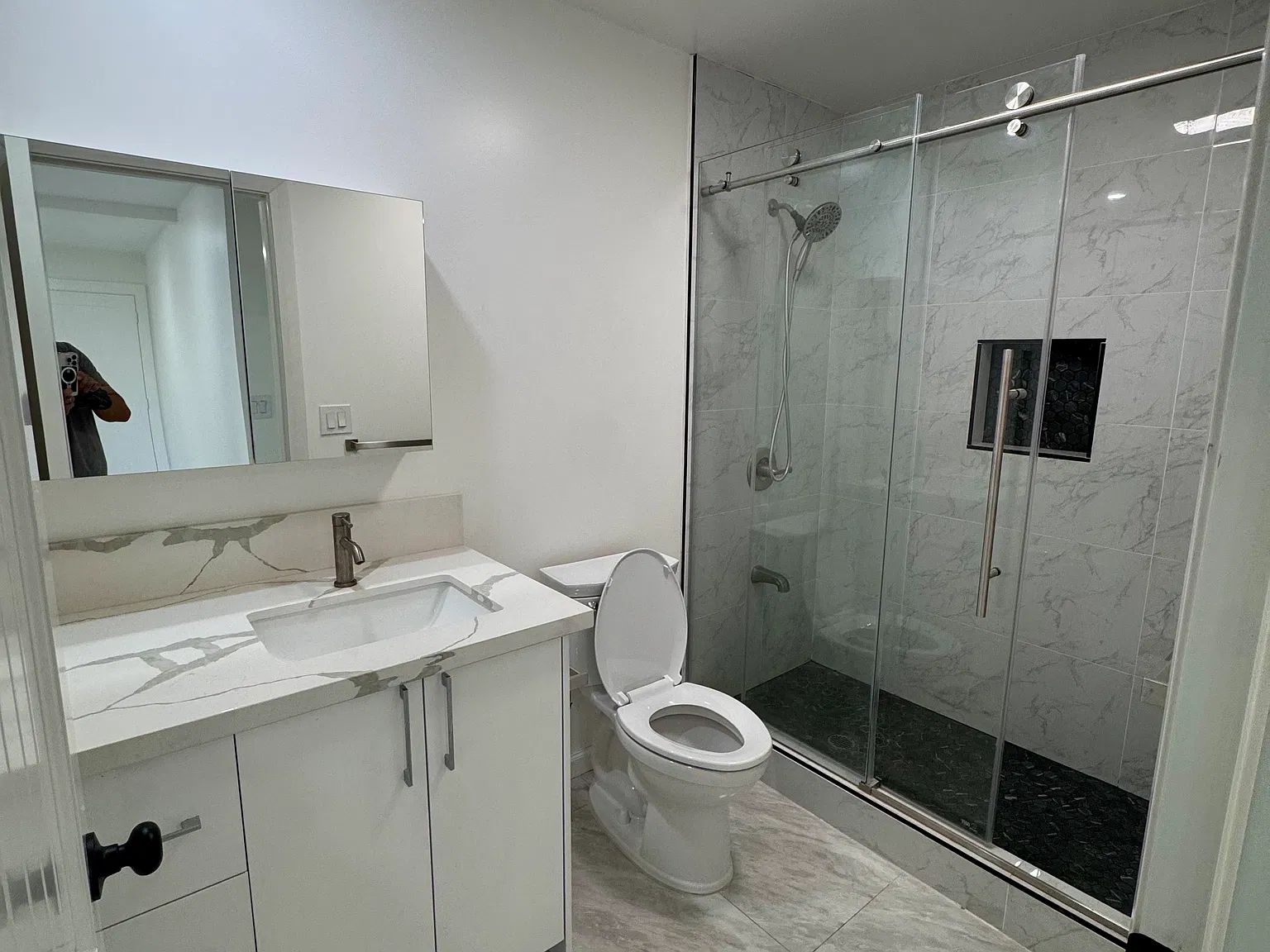 2 bed, 900 sqft, $3,000 — Photo 4