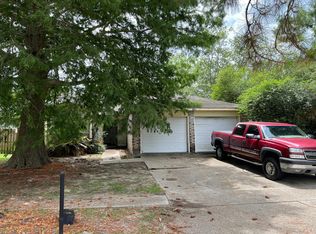 949 Kingsway Dr E, Gretna, LA 70056