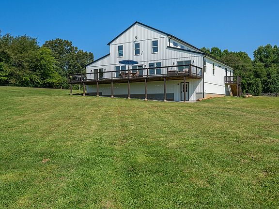 2nd image of 702 Starlight Rd