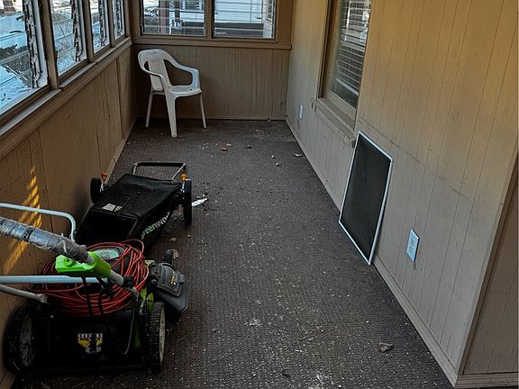 3rd image of 553 S Boyd St