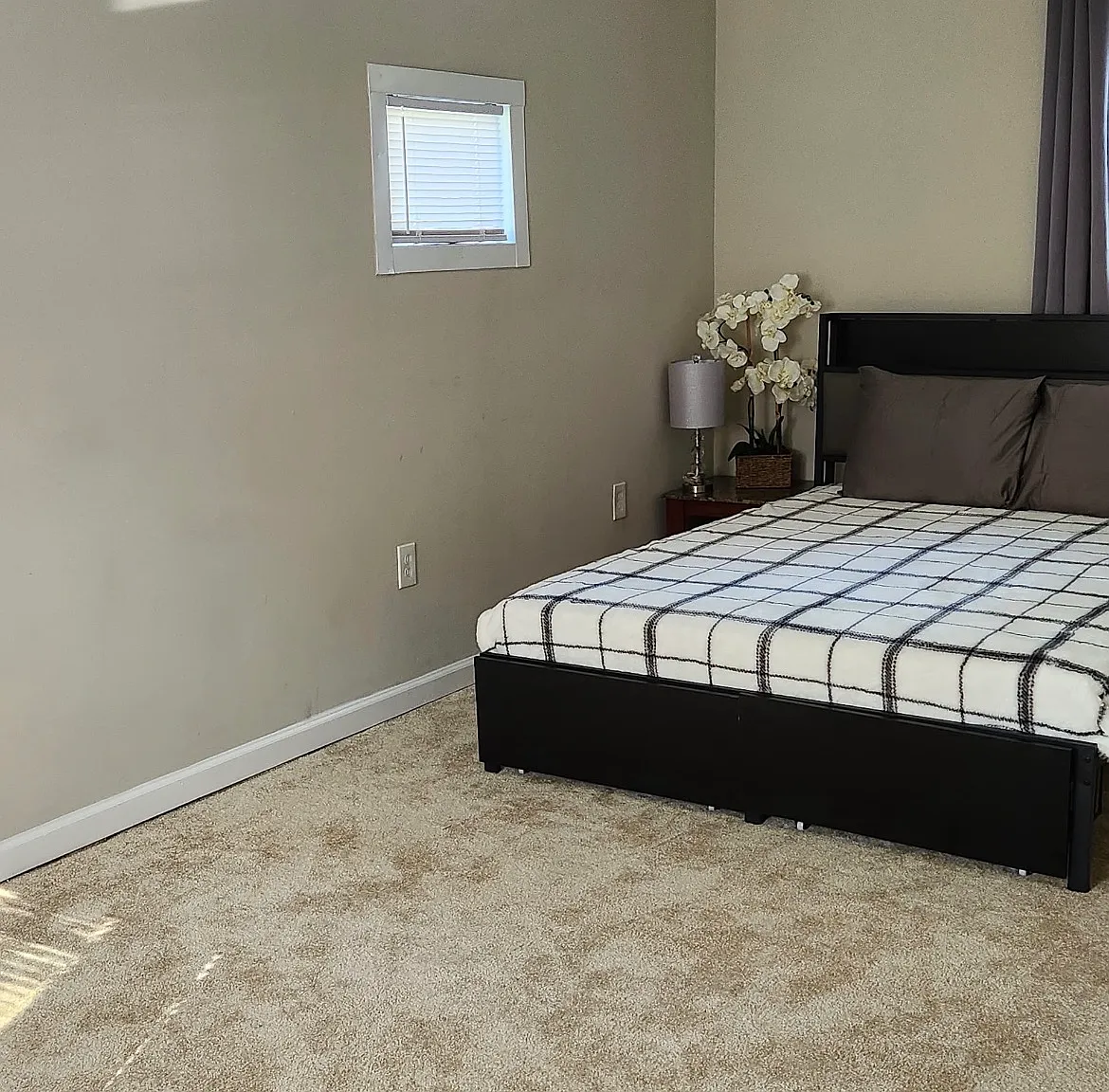 1 bed, 2856 sqft, $880 — Photo 1
