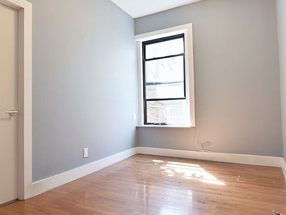 4th image of 12 Pinehurst Ave #Ii2