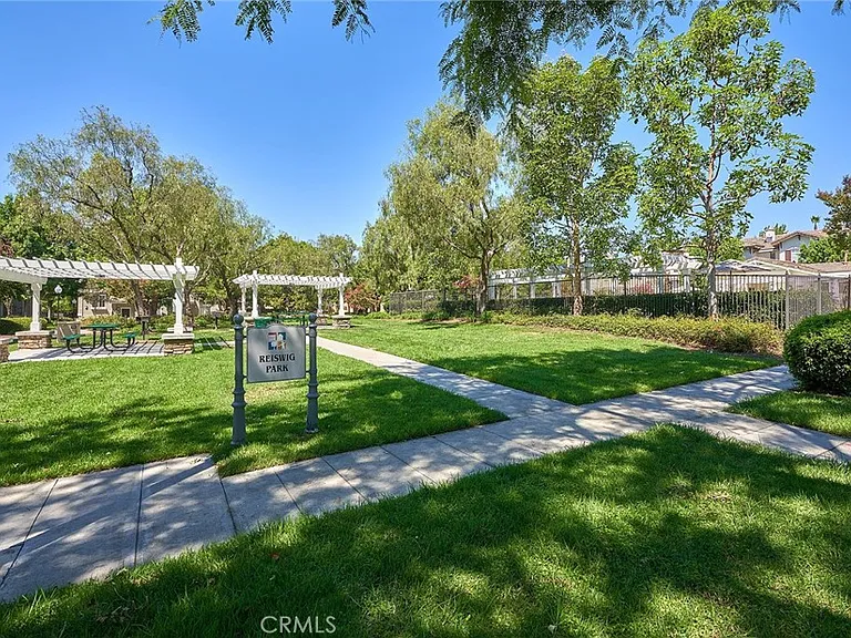 1139 Elfstrom Dr — Photo 44