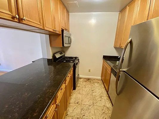 Rented by J PRESTON AND ASSOCIATES INC | media 8