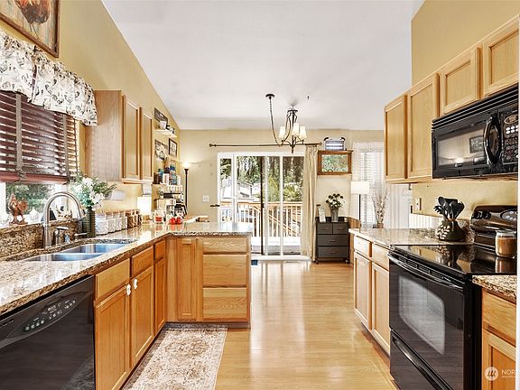 5th image of 16913 25th Avenue E