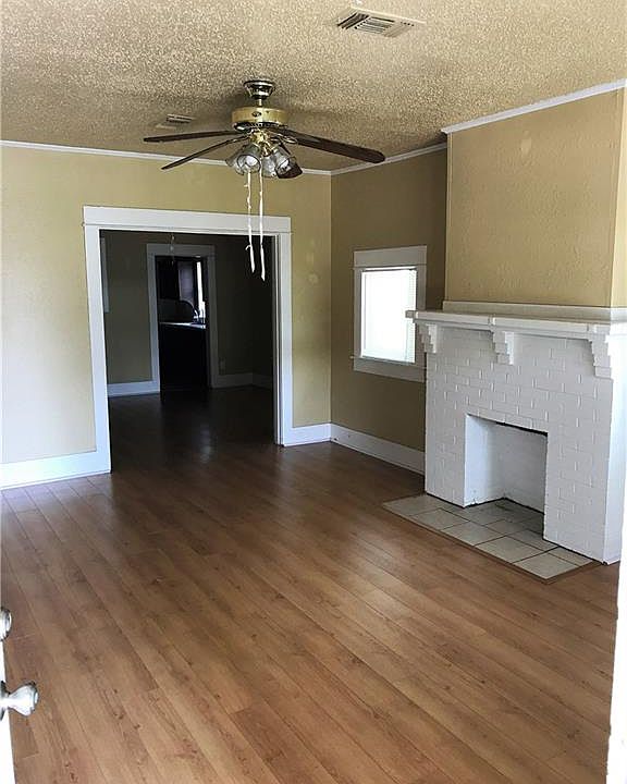 2nd image of 2626 Travis Ave