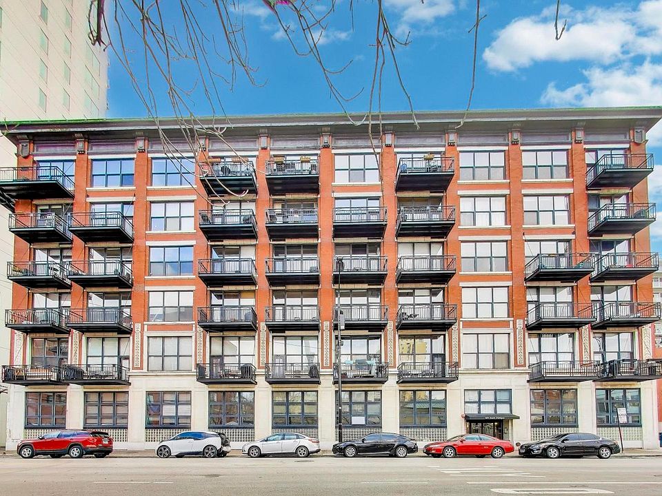 1st image of 1601 S Michigan Ave APT 304