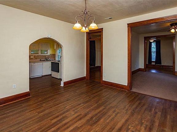 3rd image of 207 W Broadway St