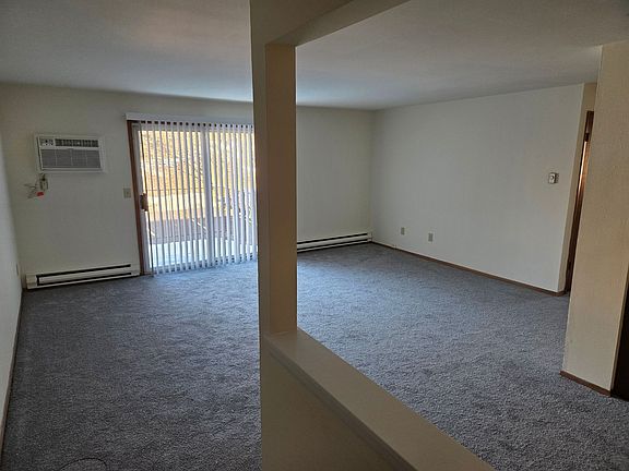 3rd image of 1385 Meadowcreek Dr APT 8