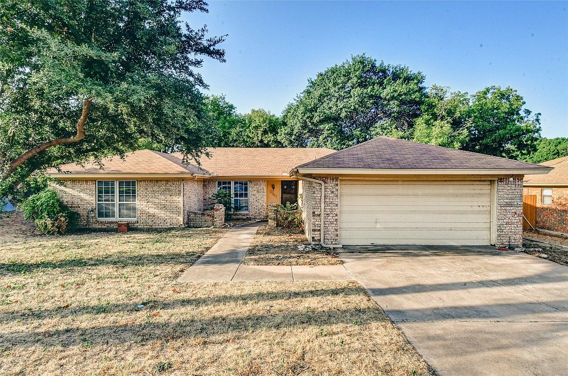 9941 Dickens Dr, Benbrook, TX 76126 MLS 20410773 Zillow