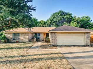 9941 Dickens Dr, Benbrook, TX 76126